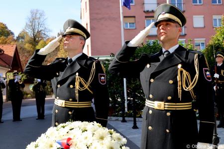 Ob 1. novembru smo se s polaganjem cvetja k osrednjim kamniškim spomenikom poklonili žrtvam vojn (13)